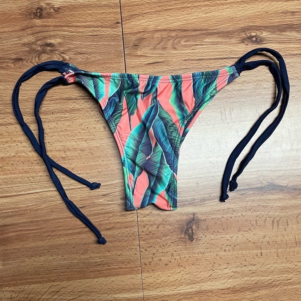Leaf Bikini Set - Picture 6 of 7